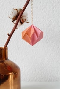 Diamant vormige origami kerstbal